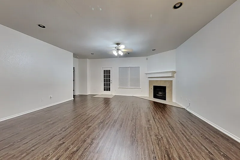 3 bed, 2.0 bath, 1418 sqft, $1,475 — Photo 4