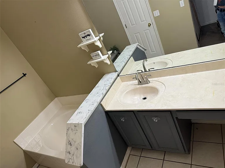 815 Delfino Pl — Photo 9