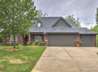2112 W East Ct S, Jenks, OK 74037
