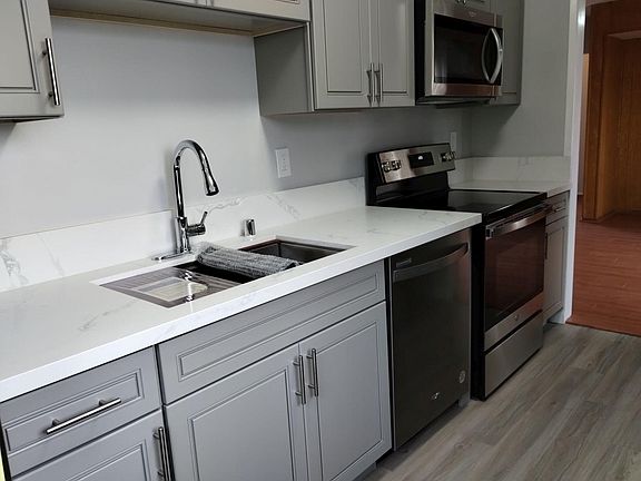 3rd image of 835 S Norton Ave #14