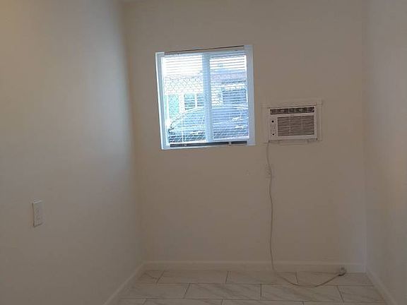 3rd image of 3938 N Bonita St