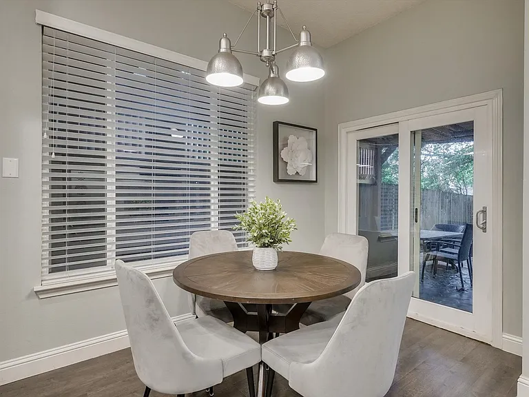 1717 Parkwood Dr — Photo 14