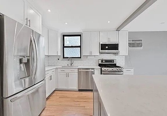 2nd image of 59 Hauxhurst Ave #2