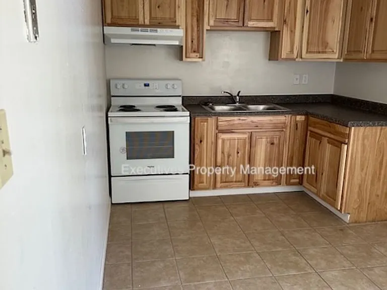 1200 Kings Ave — Photo 2