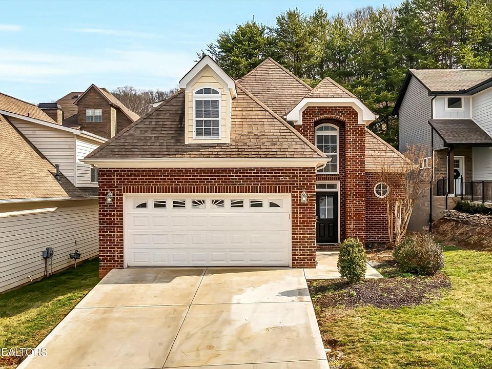 1st image of 1044 Gothic Manor Way