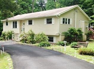 227 Sir Bradford Rd, Blakeslee, PA 18610