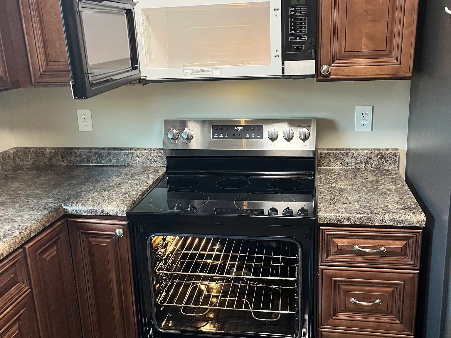 3 bed, 1354 sqft, $1,600 — Photo 3