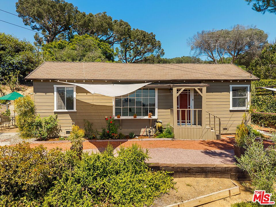 1st image of 3104 Roderick Pl