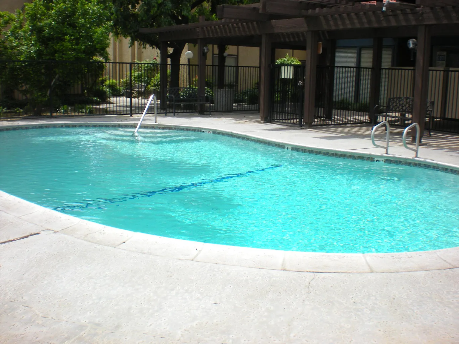 2 bed, 864 sqft, $1,400 — Photo 2