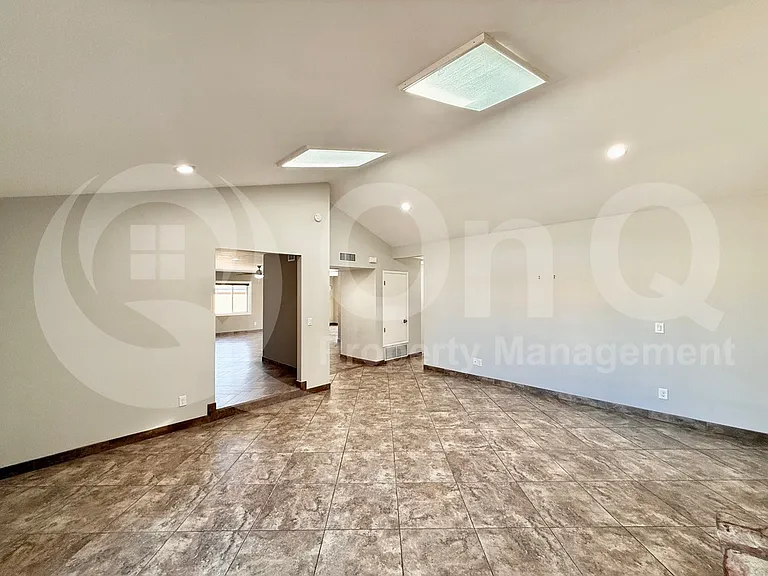 535 W Sweetwater Ave — Photo 11