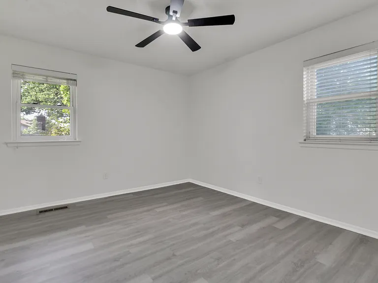 2319 E Robinson St — Photo 23