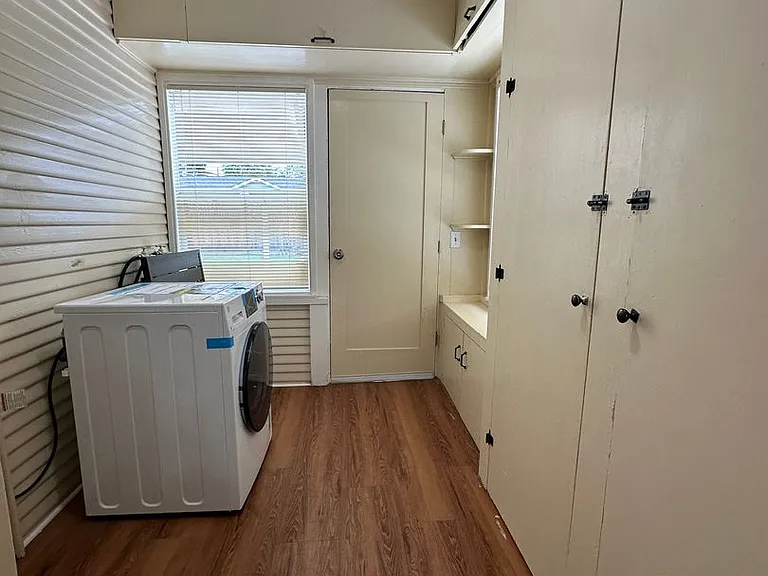 210 Las Flores Ave — Photo 16