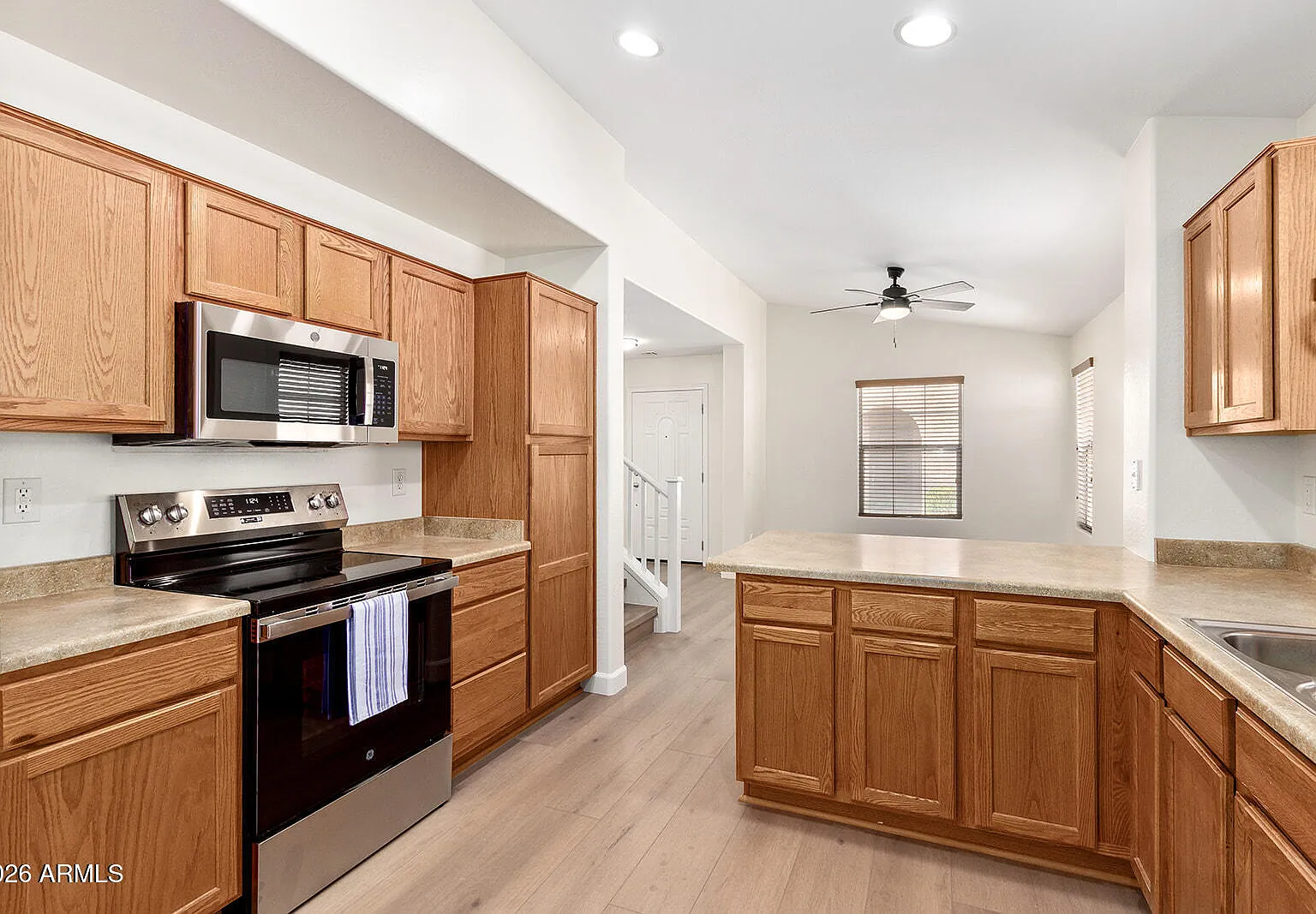 2 bed, 2.5 bath, 1460 sqft, $1,900 — Photo 2