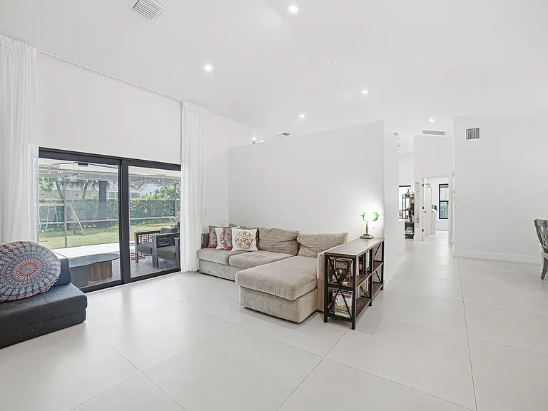 10027 NW 56th Ct — Photo 12