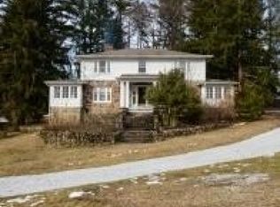 29 Winding Hollow Dr, Oak Ridge, NJ 07438