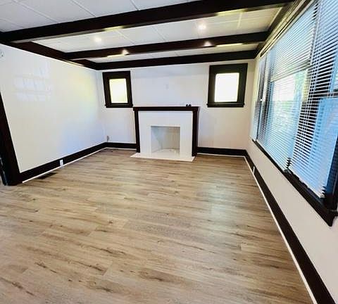 3rd image of 663 E Kingsley Ave
