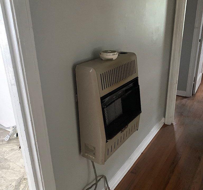 2nd image of 3901 Englewood Ln