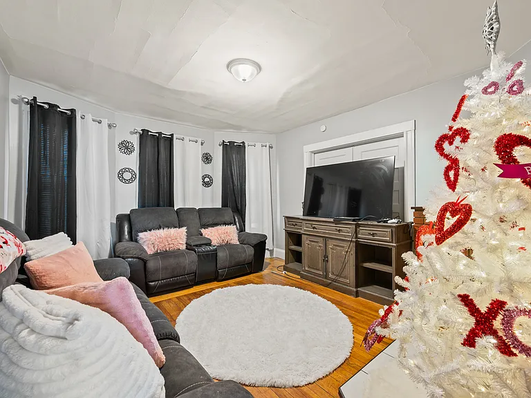 811 East St #1 — Photo 6