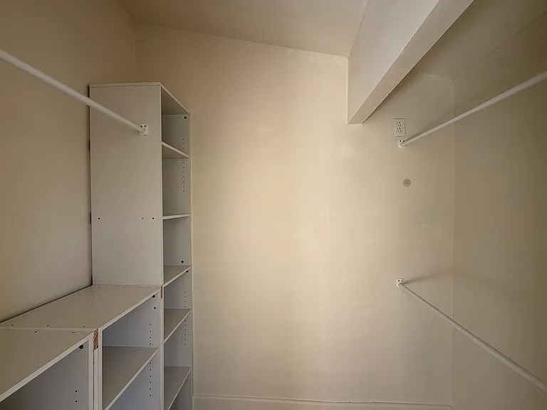 10411 Glory Ave — Photo 6