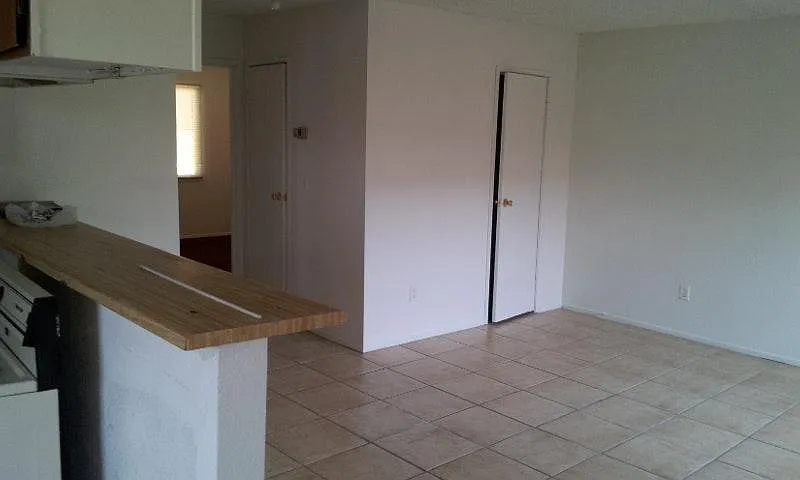 2 bed, 800 sqft, $1,200 — Photo 3