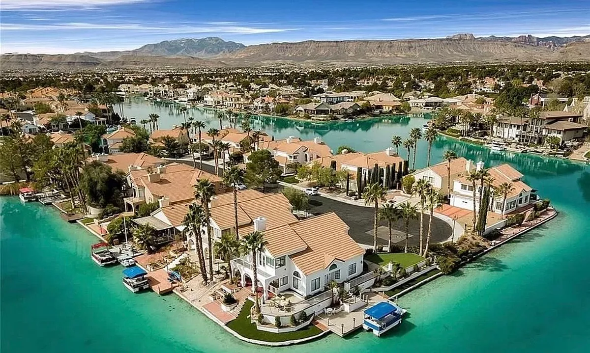 Building Photo - 3000 Waterside Cir