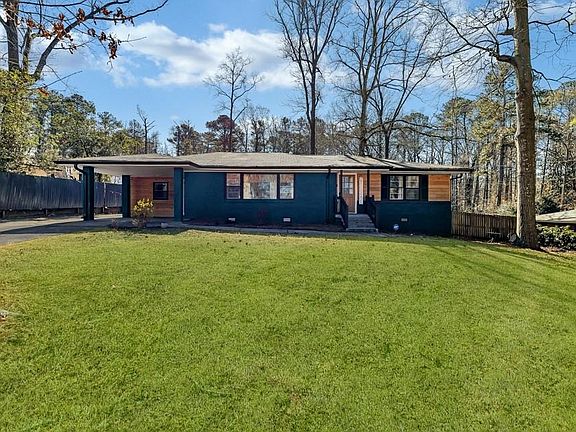 2nd image of 715 Woodvalley Rd SW