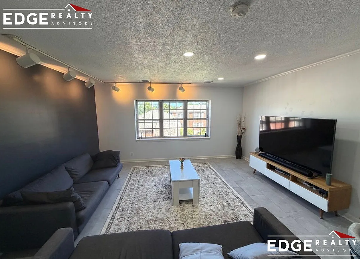 3 bed, 1050 sqft, $3,400 — Photo 3