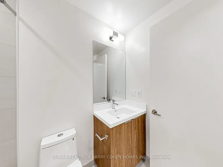 400 King St W #1922 — Photo 36