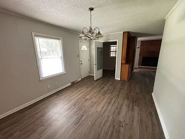 106 Oakmont Ave — Photo 3
