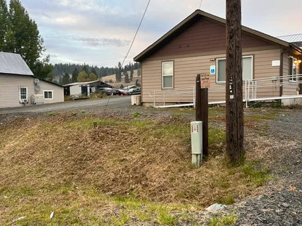 31 E Davis St, Santa, ID 83866