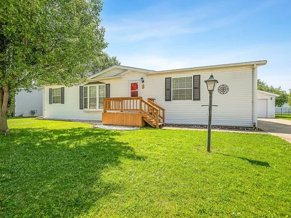 5409 Ebonywood Ln, Roscoe, IL 61073