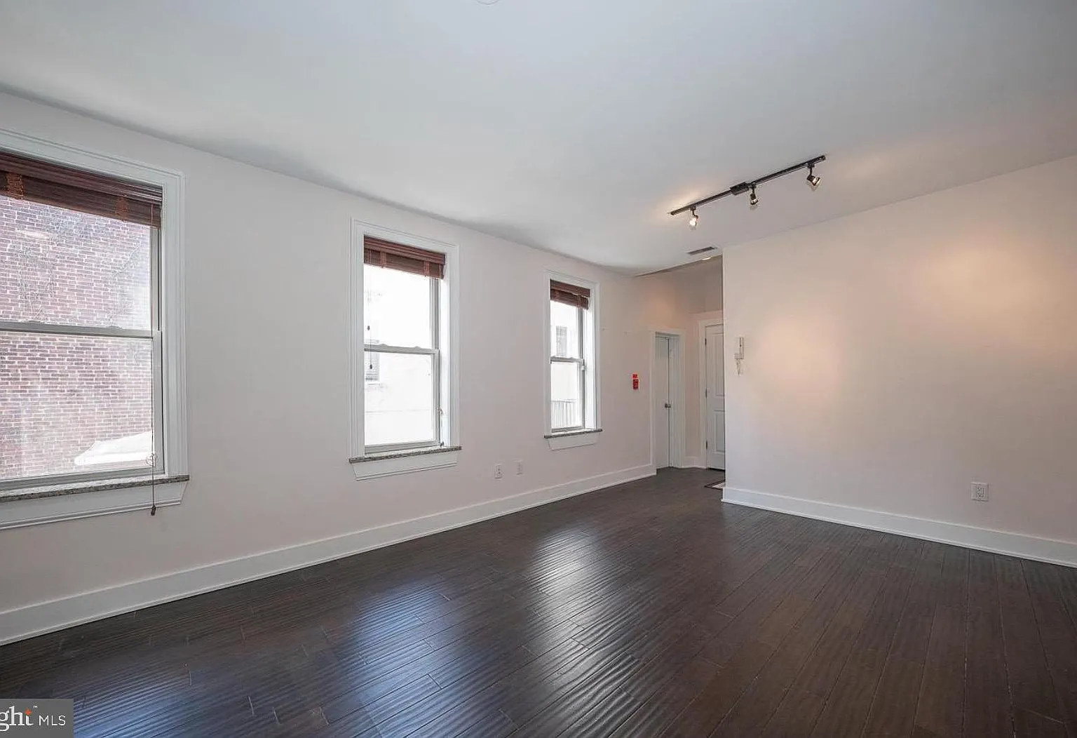 1 bed, 1.0 bath, 685 sqft, $1,975 — Photo 3