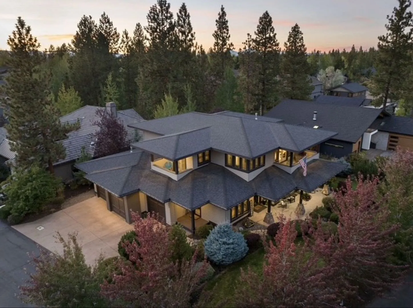 Stunning Bend 4-bed/3-bath corner lot home in Three Pines Neighborhood! — Photo 3