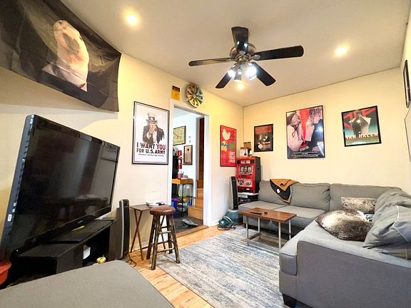 2nd image of 3212 Winter St #3212