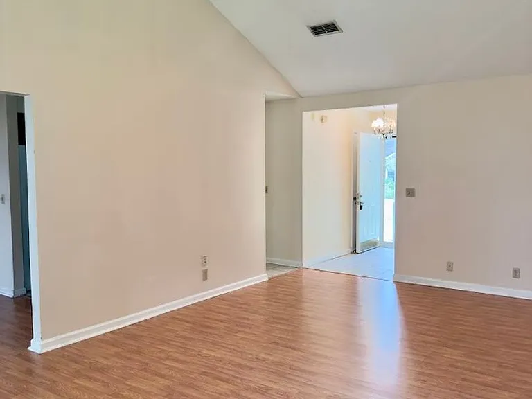 109 Waterman Rd — Photo 4