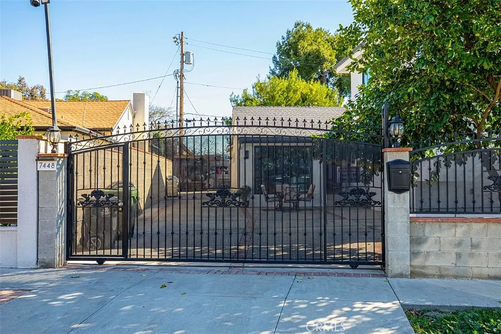 2 bed, 1.5 bath, 1050 sqft, $3,500 — Photo 2