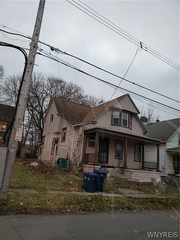 143 Kingsley St photo 1