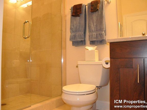 5th image of 2338 N Greenview Ave #1F