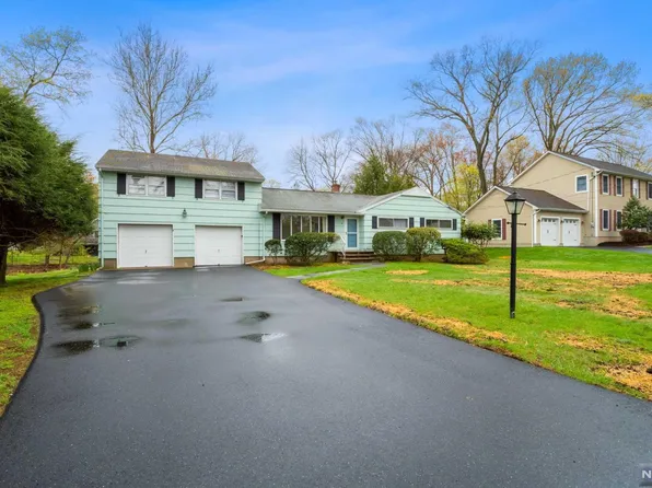 94 Charles Pl, Old Tappan, NJ 07675