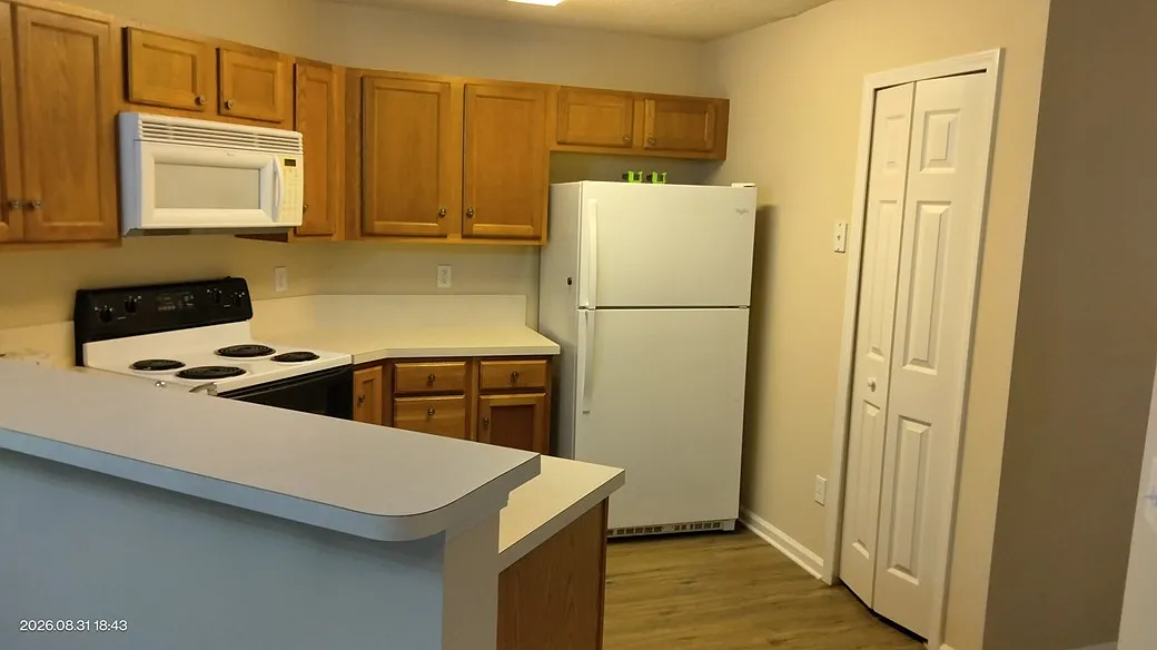 3 bed, 1100 sqft, $1,875 — Photo 4