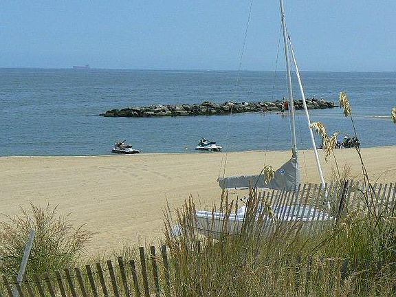 Gorgeous Beaches walking distance
