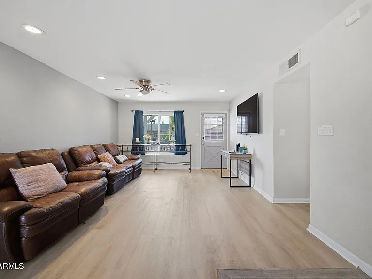 2329 E Concorda Dr — Photo 5