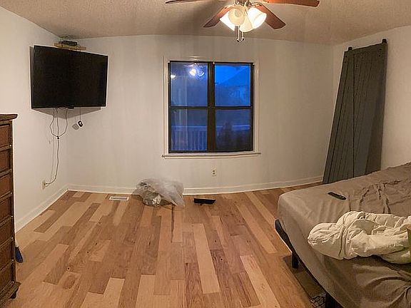4th image of 422 Whirlaway Blvd