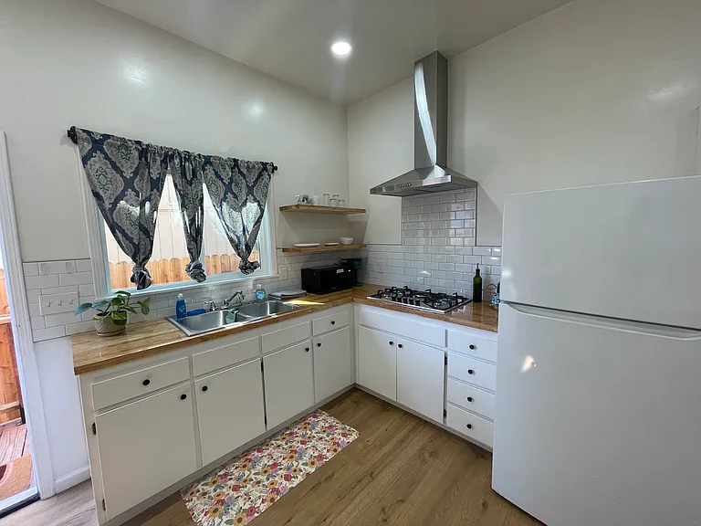 1533 Slater St — Photo 8