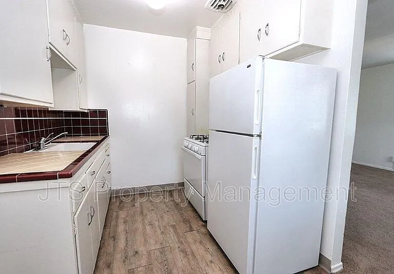 4439 V St #6 — Photo 31