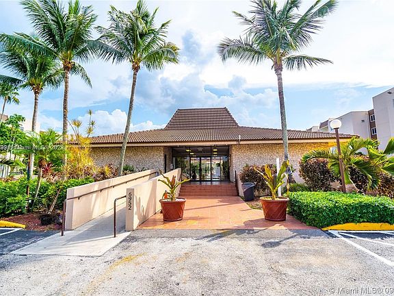 2nd image of 6960 Miami Gardens Dr #2421