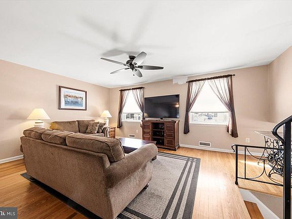 4th image of 16 Hillside Rd