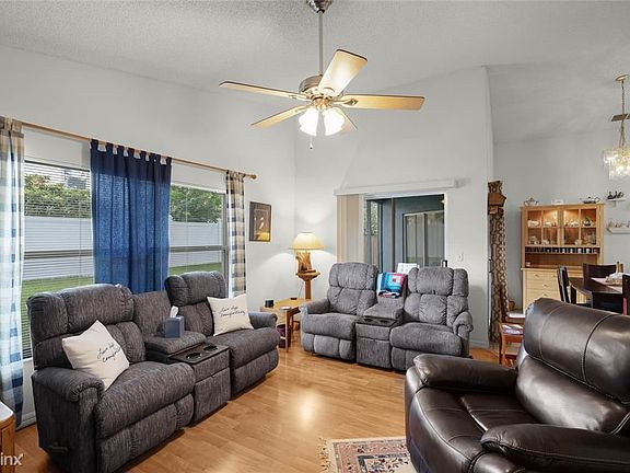 5th image of 524R Royal Tree Ln