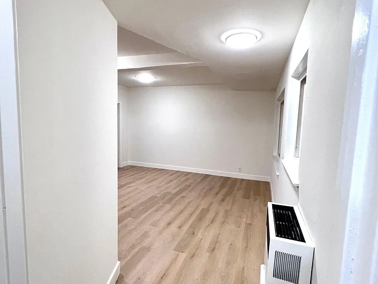 146 Gardiner Ave #4 — Photo 4