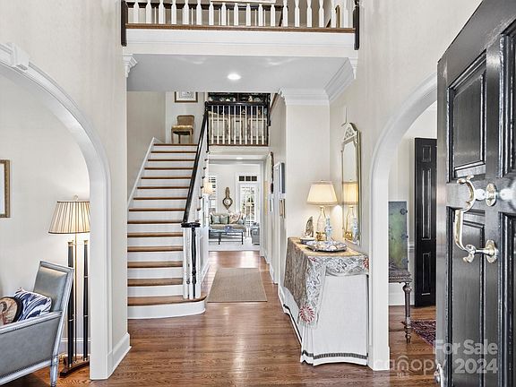 4th image of 5118 Oxford Crescent Ct